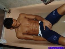 Alejandro, 21 > NewOneNewlyShowered